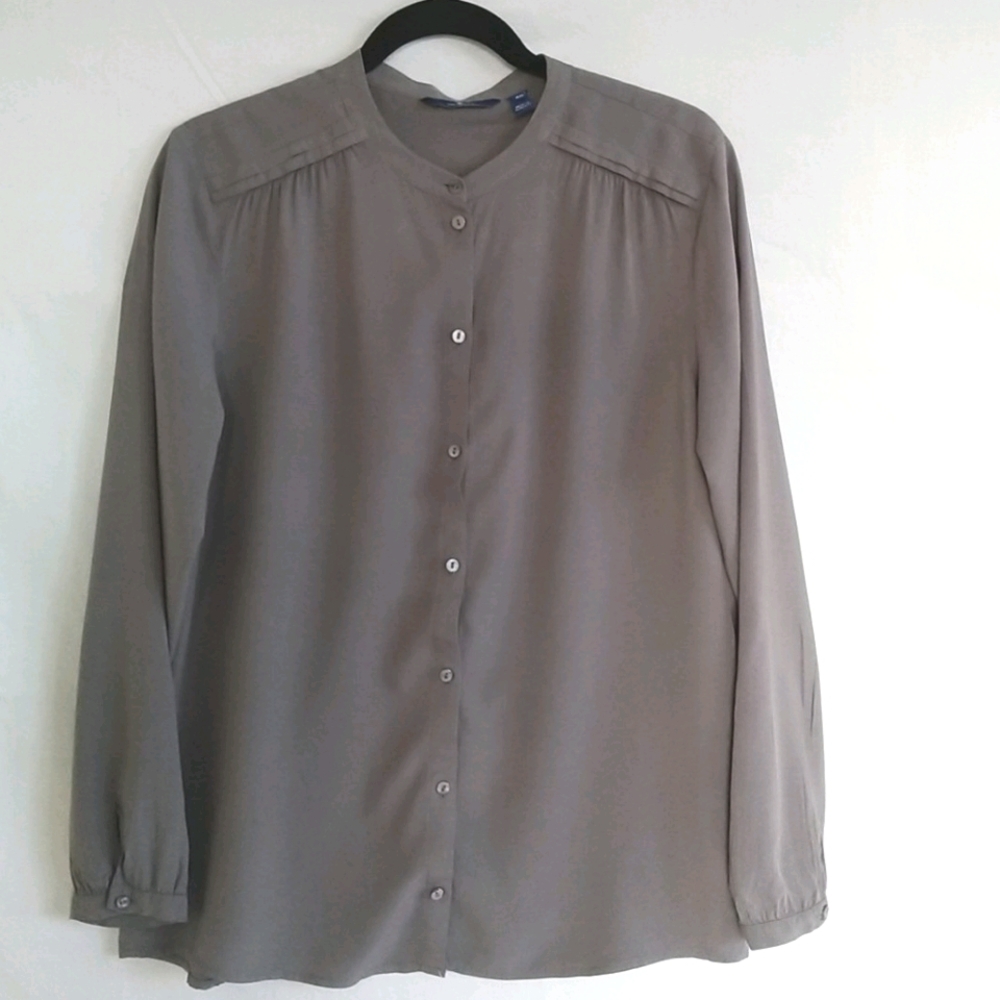 Collarless  button up blouse